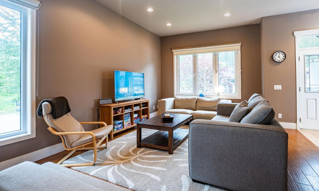 Aspen Lodge By Revelstoke Vacations Εξωτερικό φωτογραφία