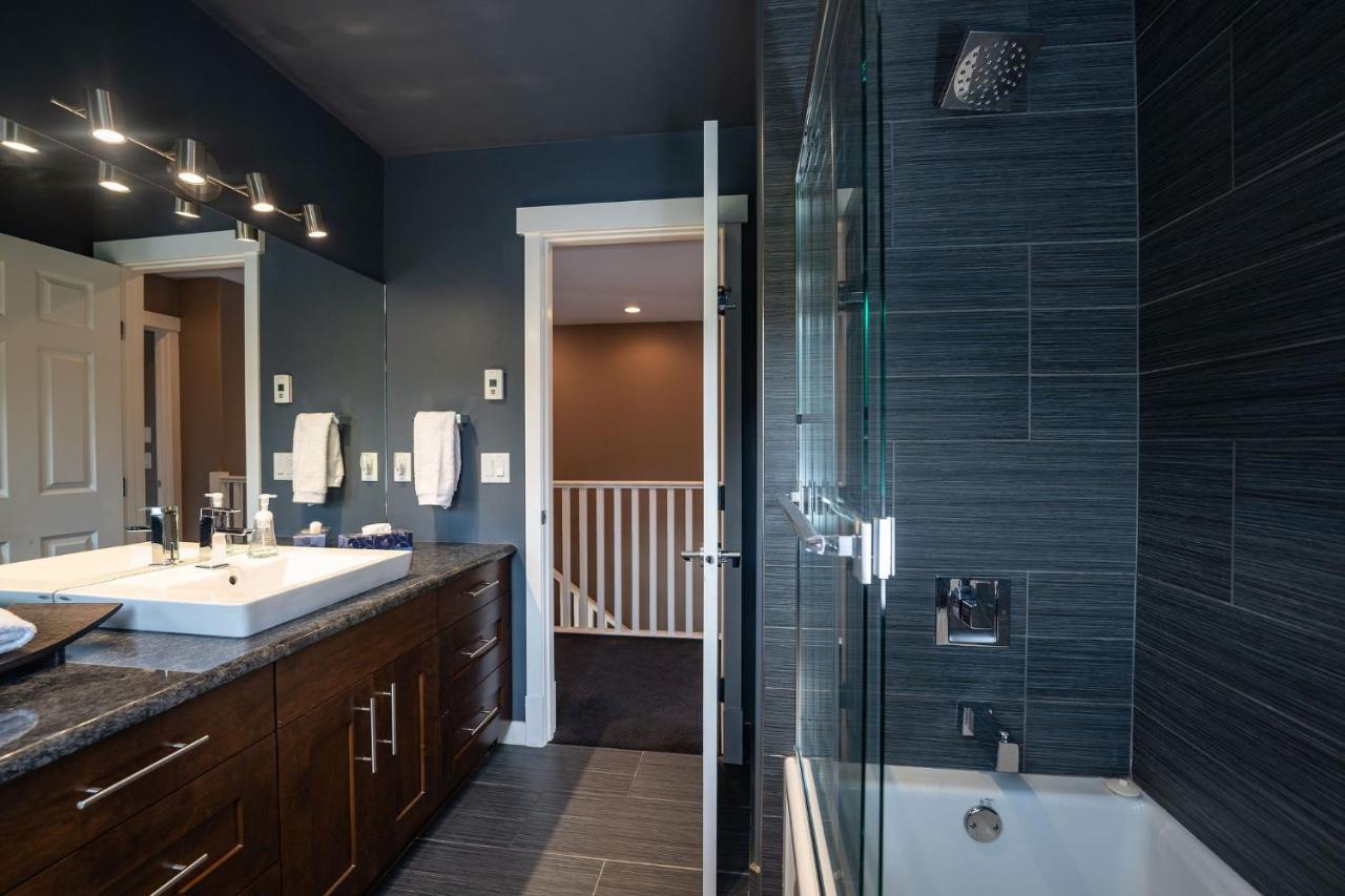 Aspen Lodge By Revelstoke Vacations Εξωτερικό φωτογραφία